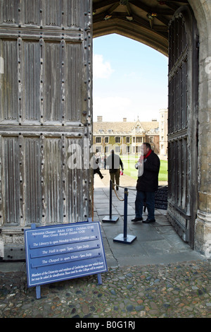 Der Haupteingang, "Große Tor" Trinity College Cambridge, UK Stockfoto