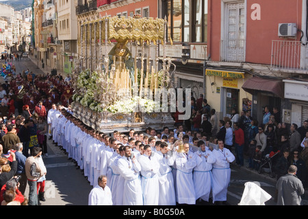 Malaga Costa del Sol Andalusien Spanien tragen den Thron in die jährliche Osterprozession Stockfoto