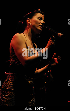 Imelda May in Konzert im englischen Cheltenham Jazz Festival Stockfoto