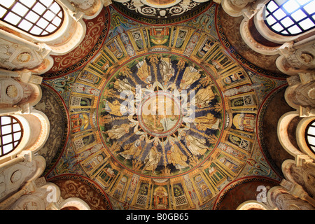 Decke Mosaik des Christus getauft in der arianischen Baptisterium, Ravenna, Italien Stockfoto