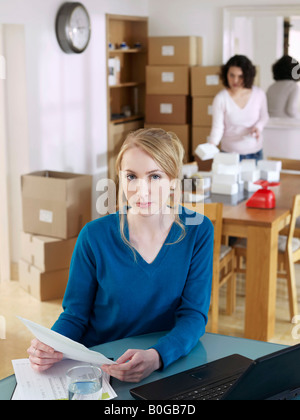 Frauen laufen Geschäft von zu Hause aus Stockfoto