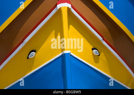 Gemalte Augen auf traditionelle Fischerei Boot Marsaxlokk Malta Stockfoto