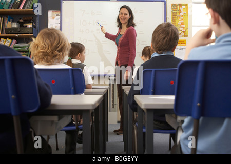 Lehrer Unterricht im Klassenzimmer Stockfoto