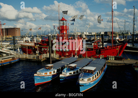 Ansicht eines Hafens in Hamburg, Deutschland. Stockfoto