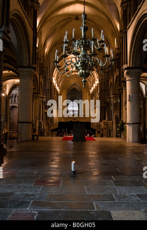 Kerze am Boden des Schiffes, die Kennzeichnung der Website der Schrein der Märtyrer Thomas A Beckett in der Kathedrale von Canterbury Stockfoto