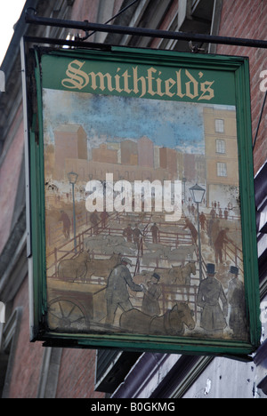 Alten Smithfields-Pub-Schild mit viktorianischen Herren Handel mit Vieh Farringdon Road London UK Stockfoto