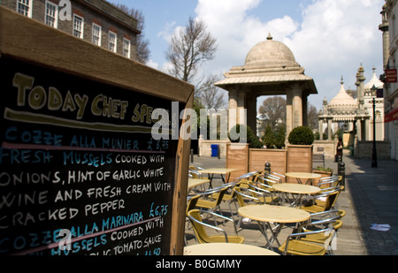 Menü und Ansicht im Pavilion Gardens, brighton Stockfoto