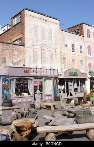 London-Geschäfte entlang der Gabriels Wharf am Südufer Stockfoto