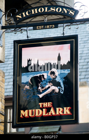 ein Pub Schild in London, England Stockfoto