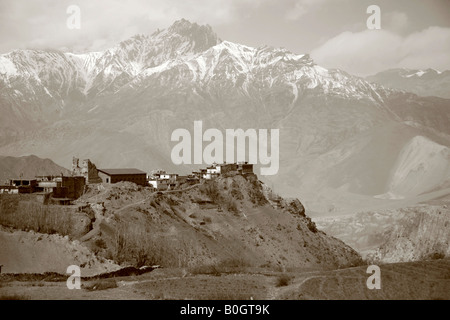 Anzeigen von Jharkot Dorf und die umliegenden Berge von Muktinath Annapurna-Nepal Stockfoto