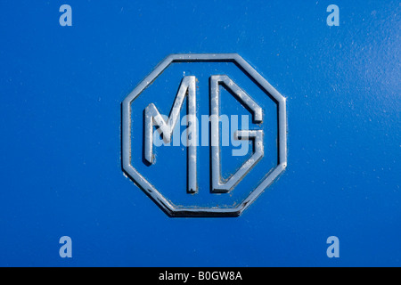 MG-Motor Auto Emblem auf Kühler grill Chrom Stockfoto