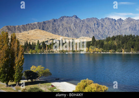 Die Remarkables und Lake Wakatipu im Herbst Queenstown Süden Insel Neuseeland Stockfoto