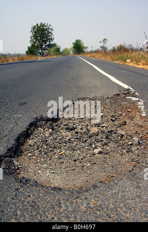 Schlaglöcher Straße Thailand Stockfoto