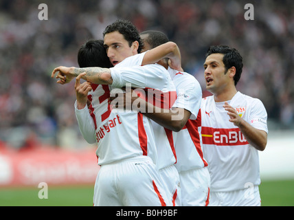 VfB Stuttgart-Fußball-Club-Spieler feiert ein Ziel von links nach rechts: Pavel Pardo, Roberto Hilbert, Cacau und Yildiray Bastuer Stockfoto