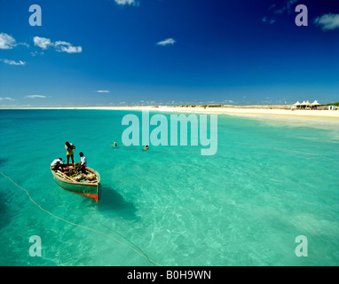 Angelboot/Fischerboot aus dem Atlantik Küste Sal Insel, Kap Verde, Stockfoto