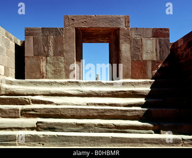 Präkolumbianischen Steintor, Tiahuanaco oder Tiwanaku archäologische Stätte, Altiplano, Bolivien Stockfoto