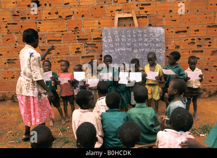 Kasoso Primary School während des Unterrichts Mathematik Mpigi, Uganda. Stockfoto