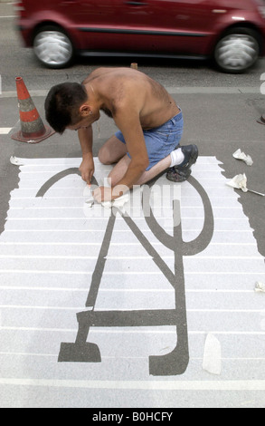 Fahrrad Lane Symbol, Zeichen, Straßenpflaster eingehalten Stockfoto