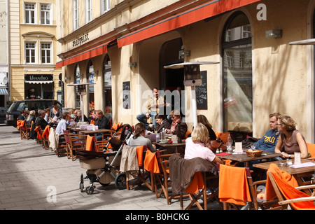 Cafe Zeitgeist, Georg-Elser-Platz, München, Bayern, Deutschland Stockfoto