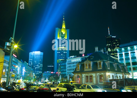 Nachtbeleuchtung, Gebäude beleuchtet mit spezieller Beleuchtung anlässlich der Luminale, alle zwei Jahre stattfindende Beleuchtung Festival Frankfurt Stockfoto