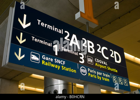 Richtungsanzeiger, Charles de Gaulle International Airport, Paris, Frankreich Stockfoto