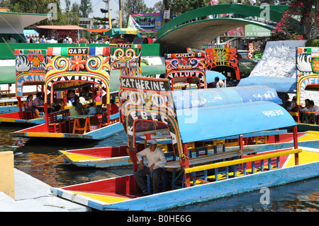 Boote, Trajineras, Xochimilco, Mexiko City, Mexiko, Nordamerika Stockfoto