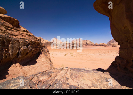 Felsformationen in der Wüste, Wadi Rum, Jordanien, Naher Osten Stockfoto