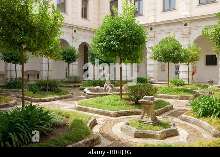 Innenhof, La Certosa di Peduale Kloster, Padula, Provinz von Salerno, Kampanien, Süditalien, Italien, Europa Stockfoto