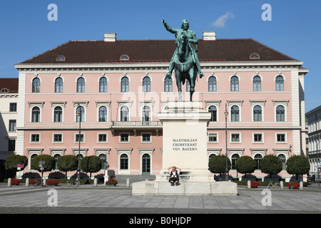 Wittelsbacher Platz, Reiterstandbild Maximilian, Wahlen Prinz von Bayern, Siemens Konzernzentrale (zurück), Muni Stockfoto