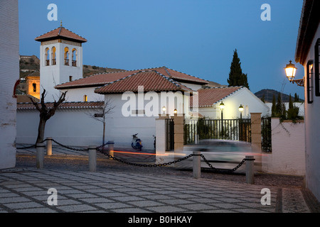 Innenhof der Moschee Mezquita Grande, El Albayzín oder Albaicín Viertel von Granada, Andalusien, Spanien Stockfoto