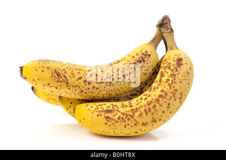 Vier reife Bananen in einer Reihe, braune Flecken Stockfoto