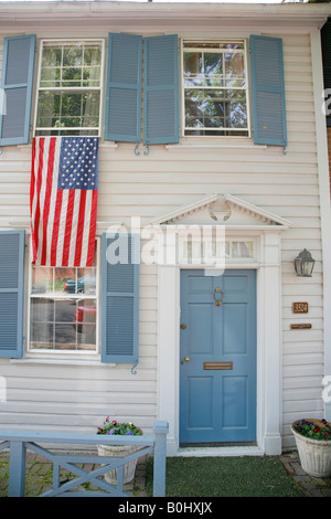 Stadthaus mit amerikanische Flagge in Georgetown, Washington DC, USA Stockfoto