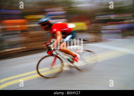 Professionellen Bike Racer in einer Unschärfe der Bewegung, Tour du Pont Rennen, Pocono Mountains, PA Stockfoto