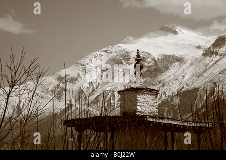 Ansicht des Tempels mit Annapurnas im Hintergrund nepal Stockfoto