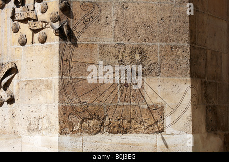 Sonnenuhr im Innenhof, Musée National du Moyen Age Paris Frankreich Stockfoto