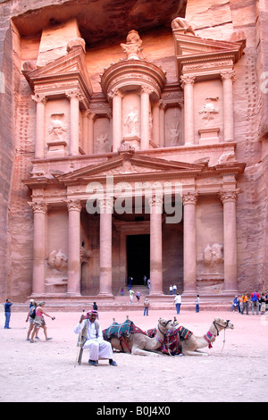 Das Finanzministerium, Schatz der Pharaonen oder Al Khazneh Farun in rosa Sandstein gehauen Grab des König Harith IV 84-85 glaubte BC Stockfoto