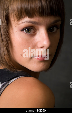 Attraktive junge Frau, Studio-Portrait, Walsall, UK Stockfoto