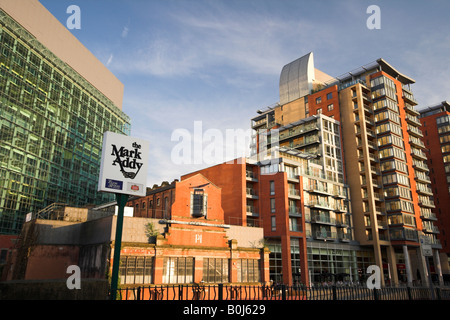 Blick auf zivile Justizzentrum, People es Museum, Leftbank Wohnungen, Spinningfields, auf dem Fluß Irwell, Manchester, UK Stockfoto