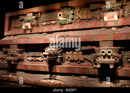 Reproduktion der Tempel des Quetzalcoatl oder gefiederten Schlange Gott, Sala Teotihuacan, das Nationalmuseum für Anthropologie, Chapultepec Park, Mexiko Stadt Stockfoto