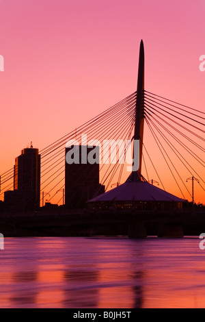 Esplanade Riel Brücke über den Red River Winnipeg Manitoba Kanada Stockfoto