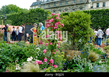 Paris Frankreich, Öffentliche Veranstaltungen, Gartenfestival, im Rathaus, Menschen besuchen Blumen- und Pflanzenausstellungen, ville de paris Natur Stockfoto