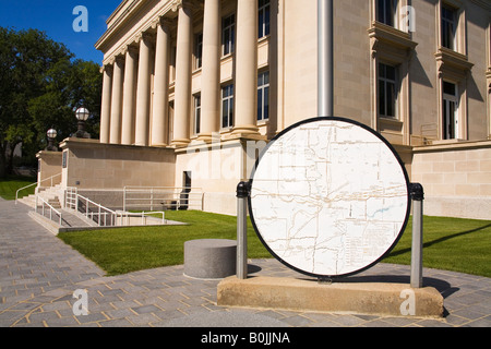 North Dakota Karte außerhalb der staatlichen Bibliothek State Capitol Bismarck North Dakota USA Stockfoto