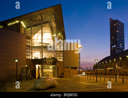 Bridgewater Hall in der Nacht. Manchester, Greater Manchester, Vereinigtes Königreich. Stockfoto