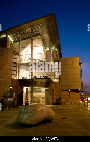 Bridgewater Hall in der Nacht. Manchester, Greater Manchester, Vereinigtes Königreich. Stockfoto