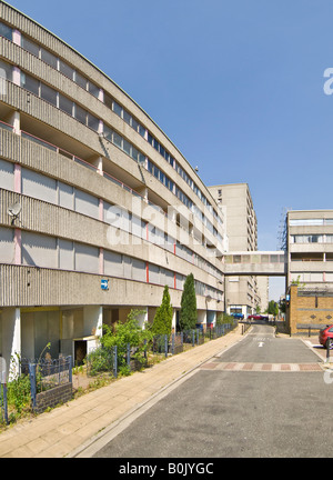 Ein 2 Bild-Stitch auf der berüchtigten Ferrier Estate in Kidbrooke, London Panorama. Stockfoto