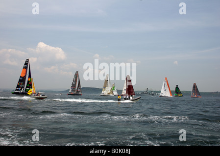 Die Wettbewerber auf den Weg von der Startlinie des Artemis Transat 2008 Yacht Race, Plymouth, Devon, UK Stockfoto