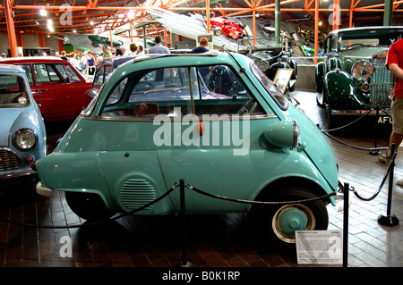 Beaulieu, New Forest, Hampshire, SO42 7ZN, Brockenhurst, England, UK, Automobilia, Sterne, NMM Vertrauen, fahrende Autos, Fahrer, Stockfoto