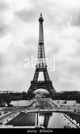 La Tour Eiffel et Bassins de Chaillot, Paris, 20. Artist: Wahre Stockfoto