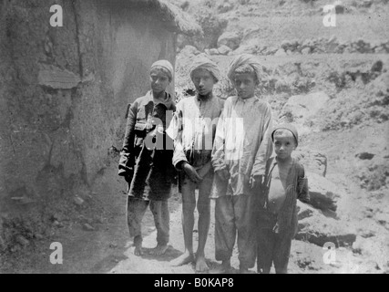 Hill Tribe Kinder, Chakrata, 1917. Artist: Unbekannt Stockfoto