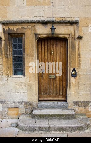 Eingangstür des Stadthauses in Chipping Campden Gloucestershire Vereinigtes Königreich Stockfoto